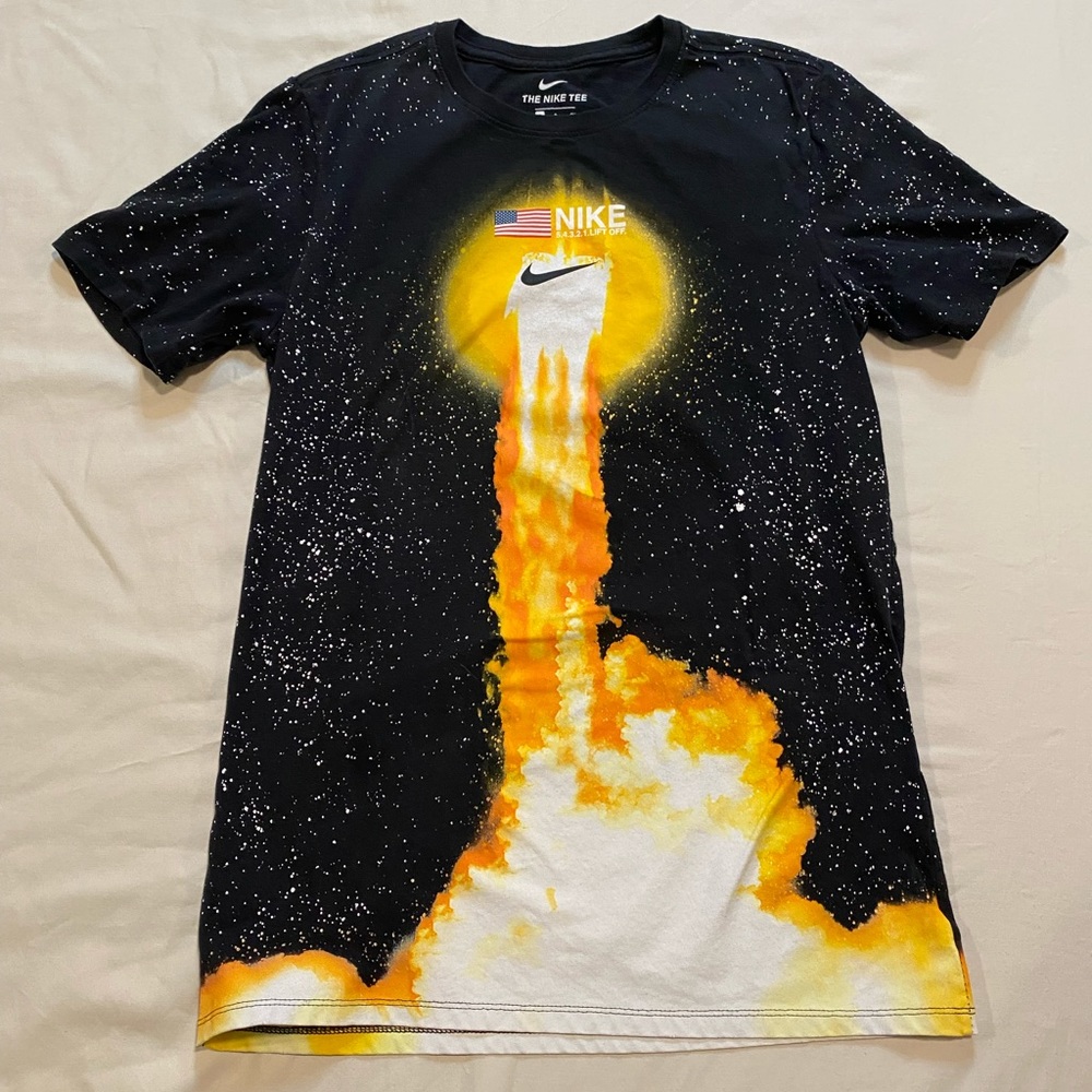 SOLD Nike space graphic t-shirt men’s size small